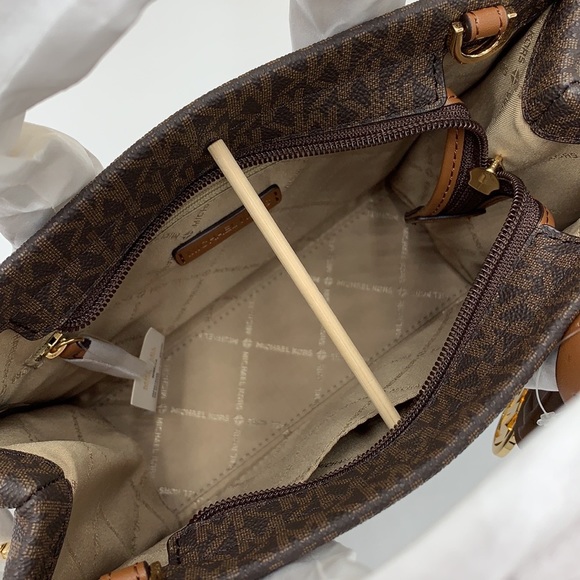 BEST PRICE 🔥Michael Kors Mirella Small Logo Crossbody Bag Brown signatur… - Picture 11 of 14